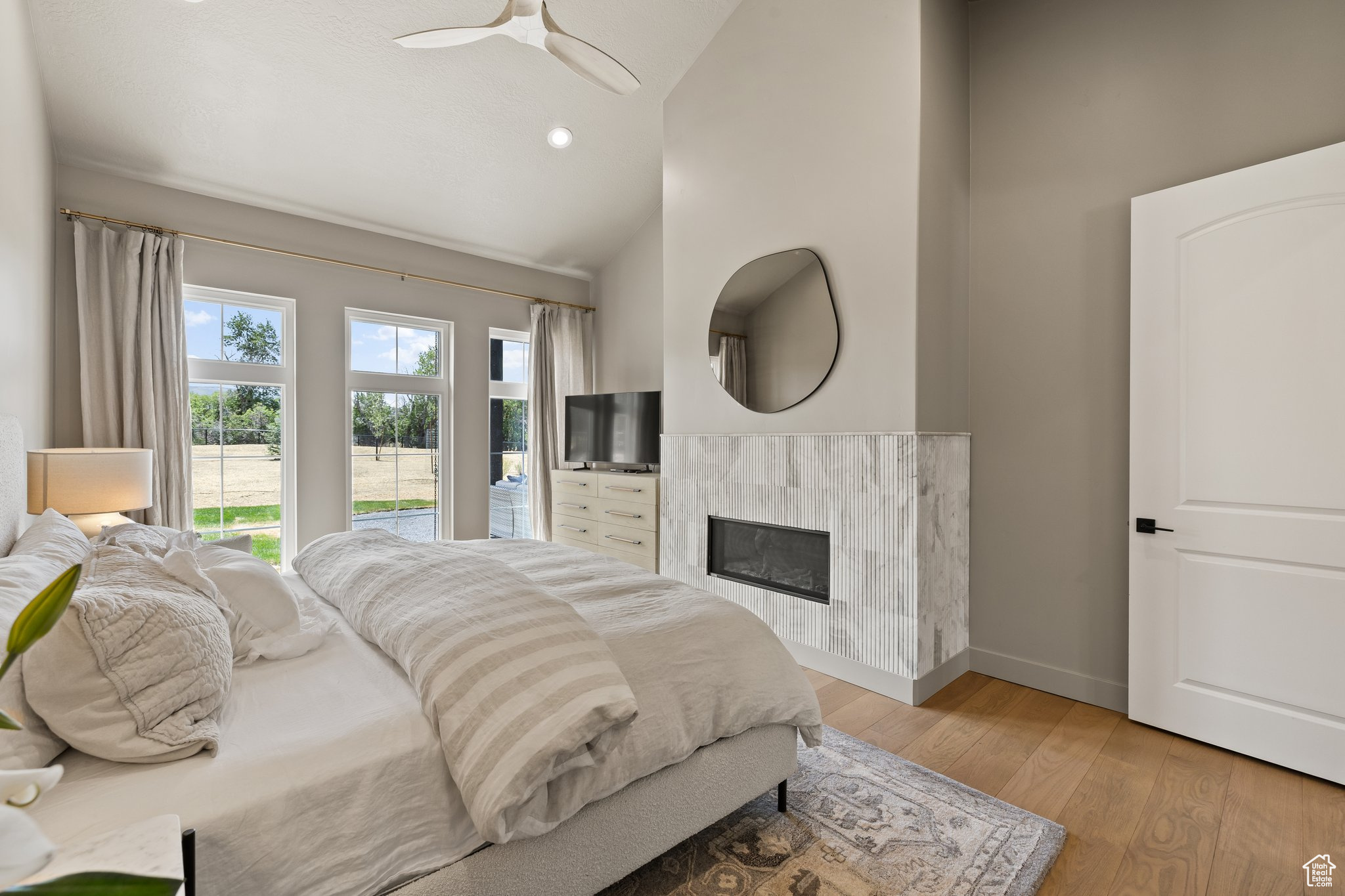 LAKE CRE - Residential