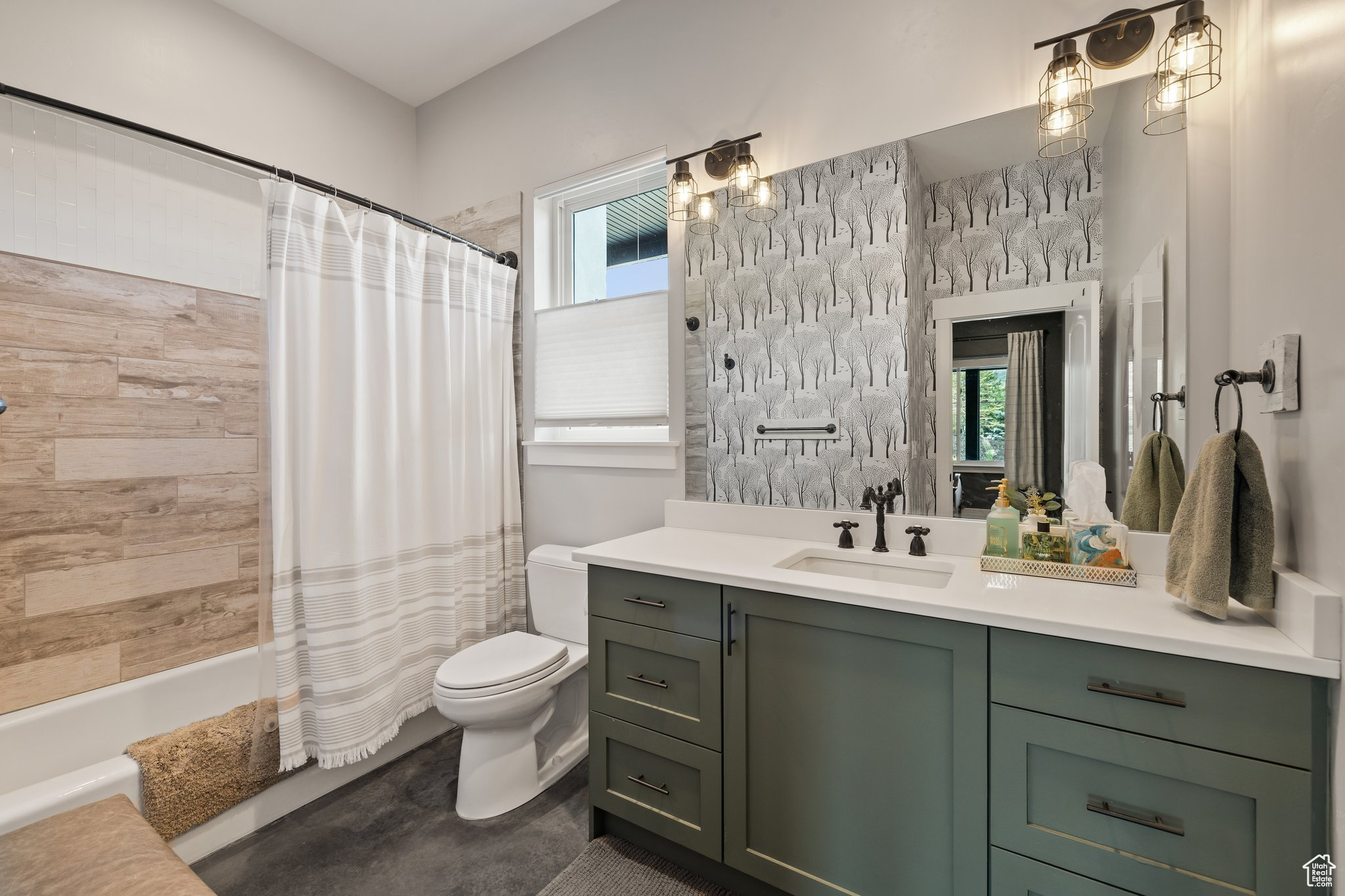 LAKE CRE - Residential