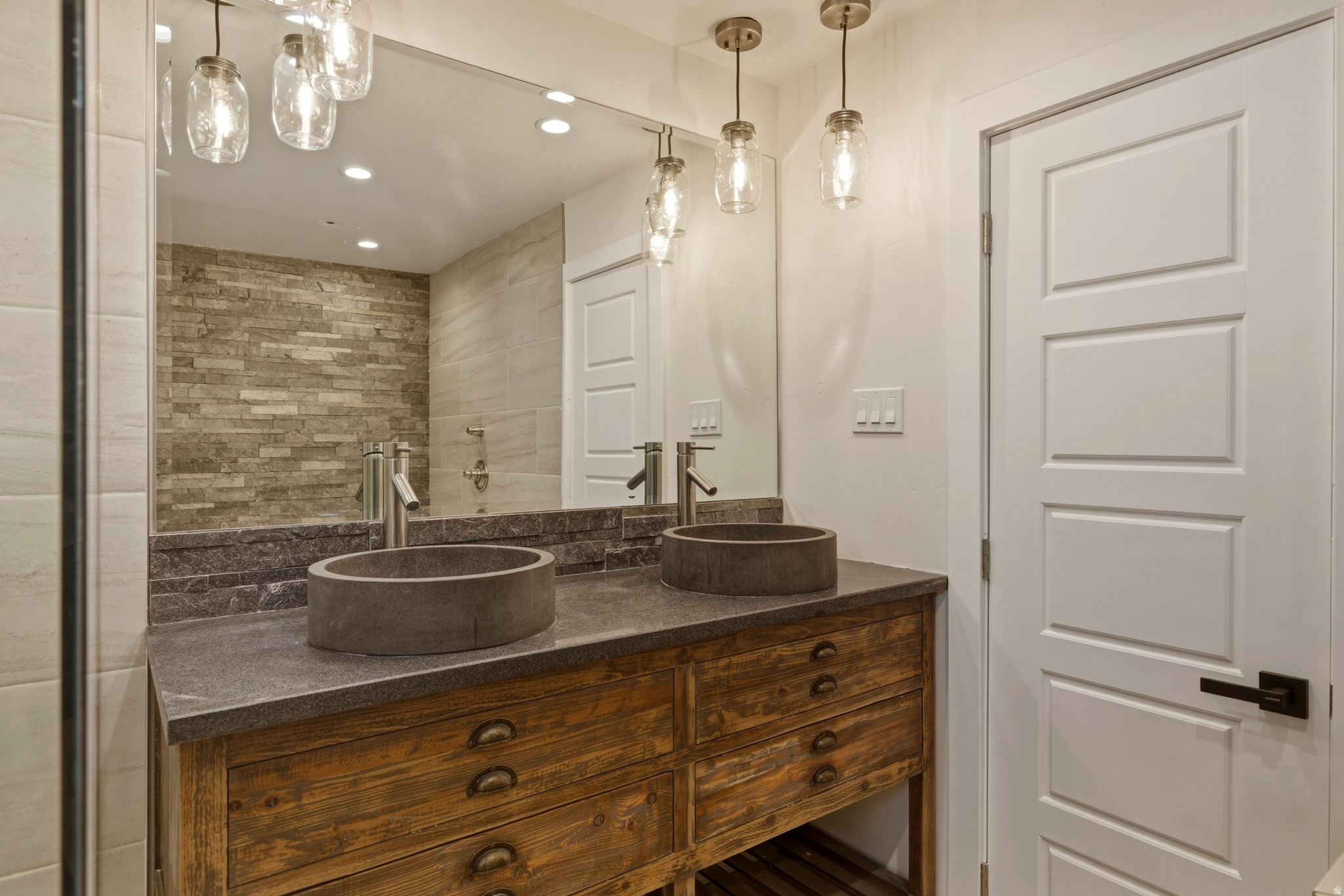 DRIFTWOOD EST - Residential