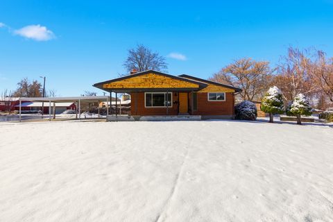 Photo of 1358 E MAPLEWOOD DR, Murray, UT 84121 (MLS # 2138550)
