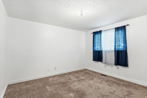Tiny photo for 954 W 2400 N, Clinton, UT 84015 (MLS # 2148766)