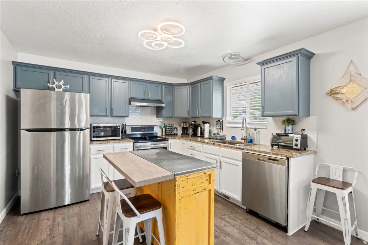 FREEMONT SPRINGS - Residential