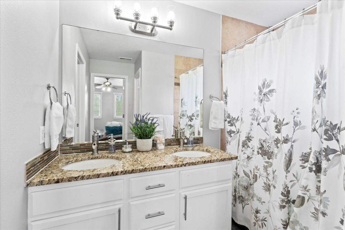 FREEMONT SPRINGS - Residential