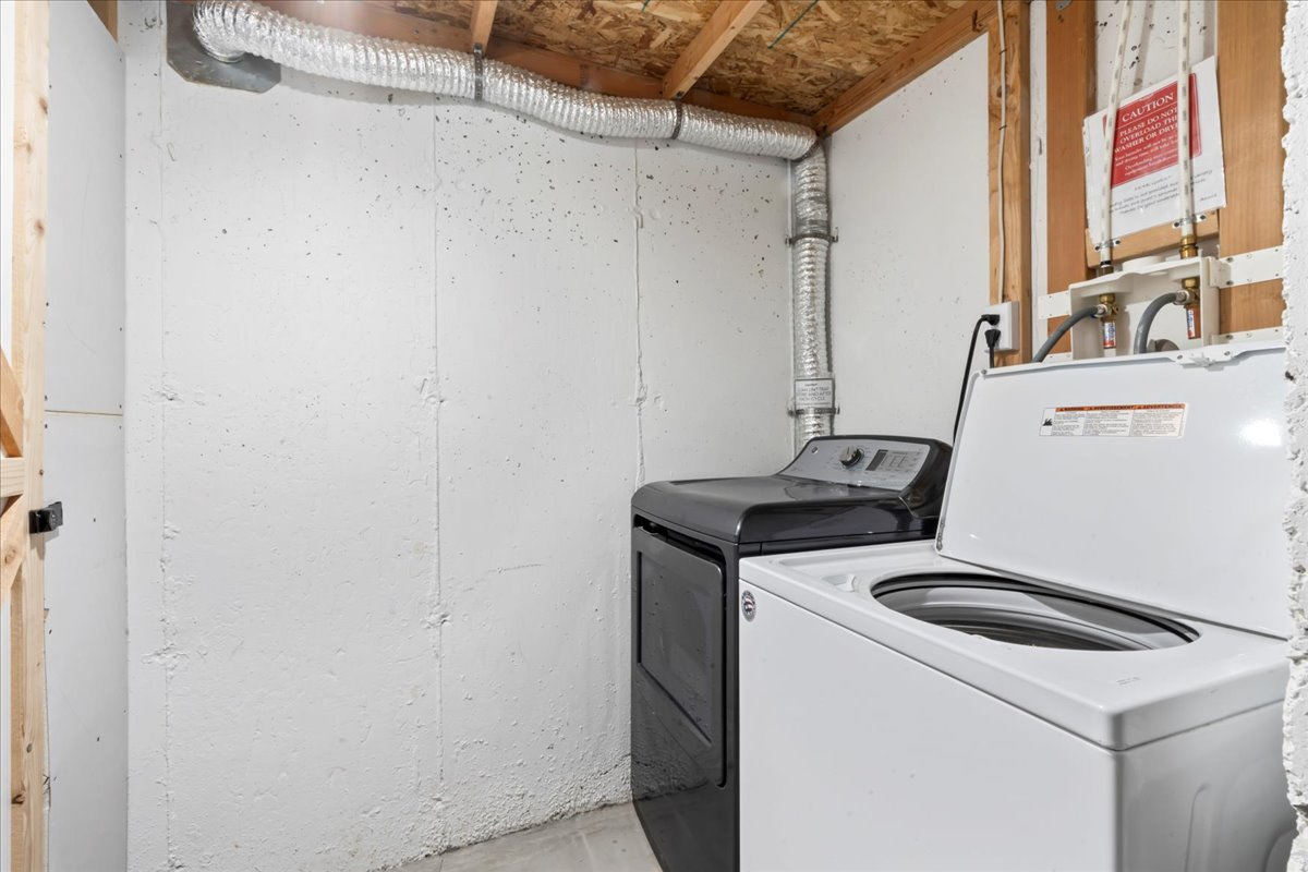 FREEMONT SPRINGS - Residential