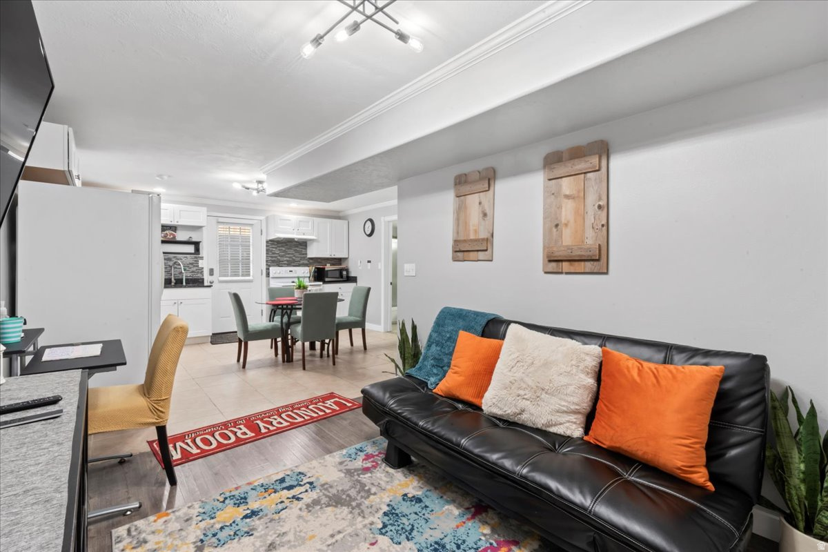 FREEMONT SPRINGS - Residential