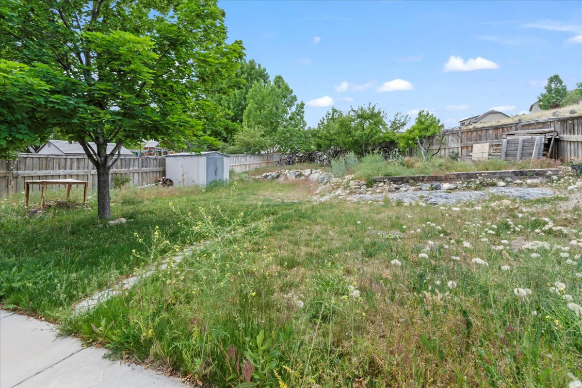 FREEMONT SPRINGS - Residential