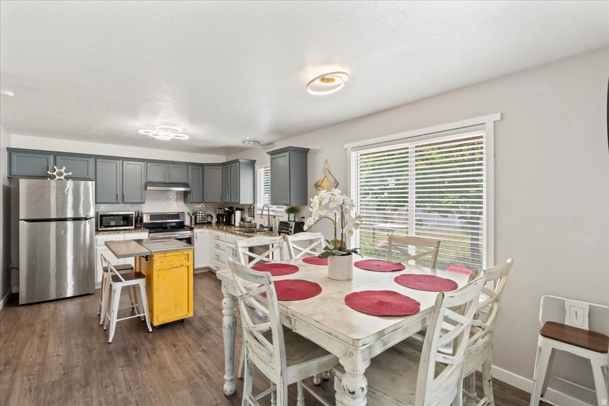 FREEMONT SPRINGS - Residential