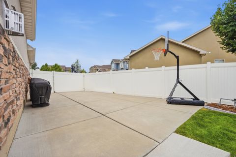 Tiny photo for 10509 S BROOKLYN VIEW LN W, South Jordan, UT 84095 (MLS # 2174012)