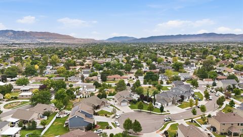 Tiny photo for 10509 S BROOKLYN VIEW LN W, South Jordan, UT 84095 (MLS # 2174012)
