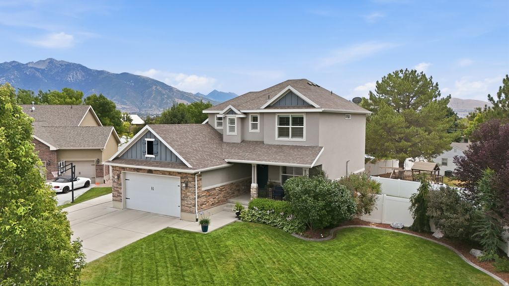 Photo of 10509 S BROOKLYN VIEW LN W, South Jordan, UT 84095 (MLS # 2174012)