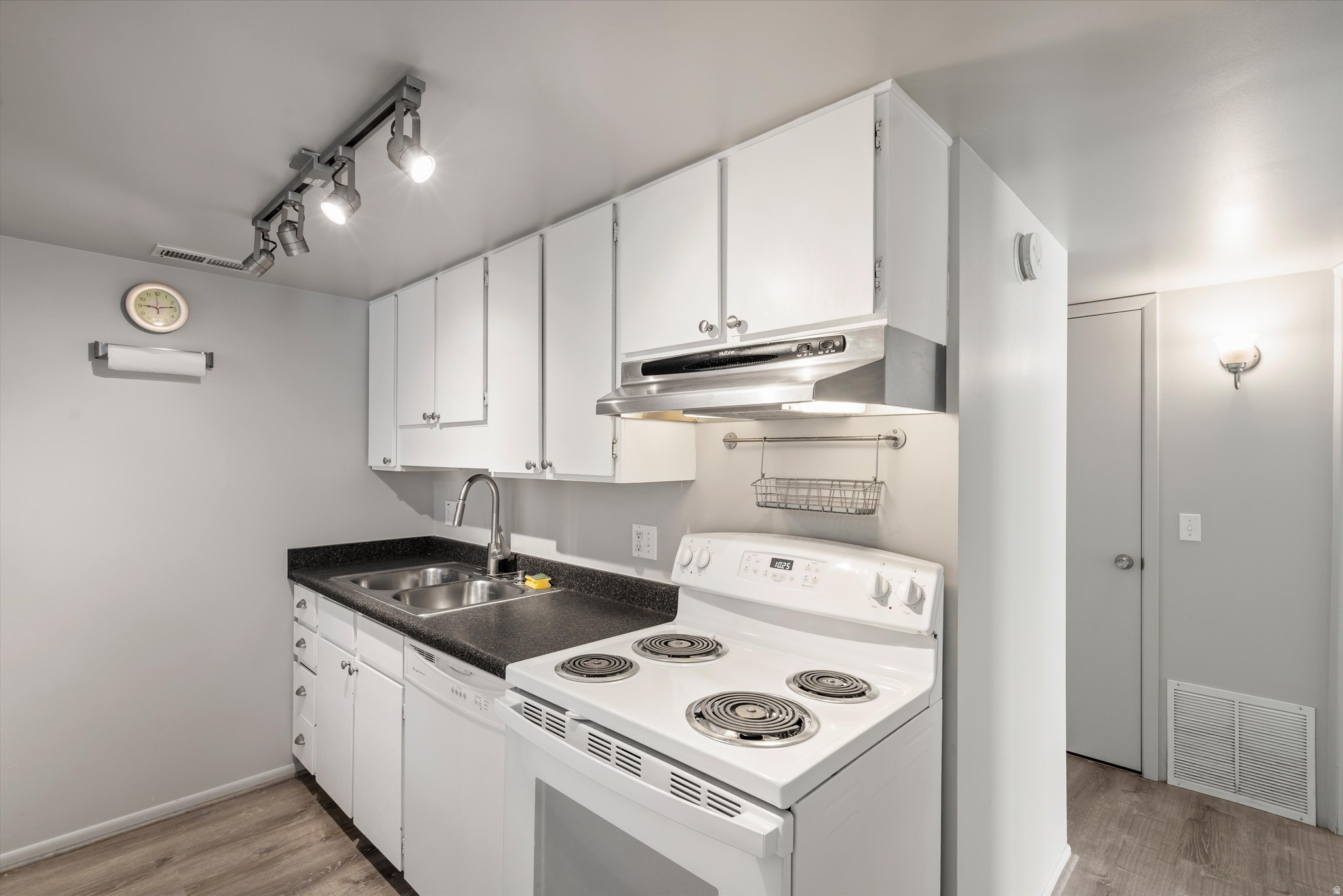 SHERWOOD OAKS - Residential