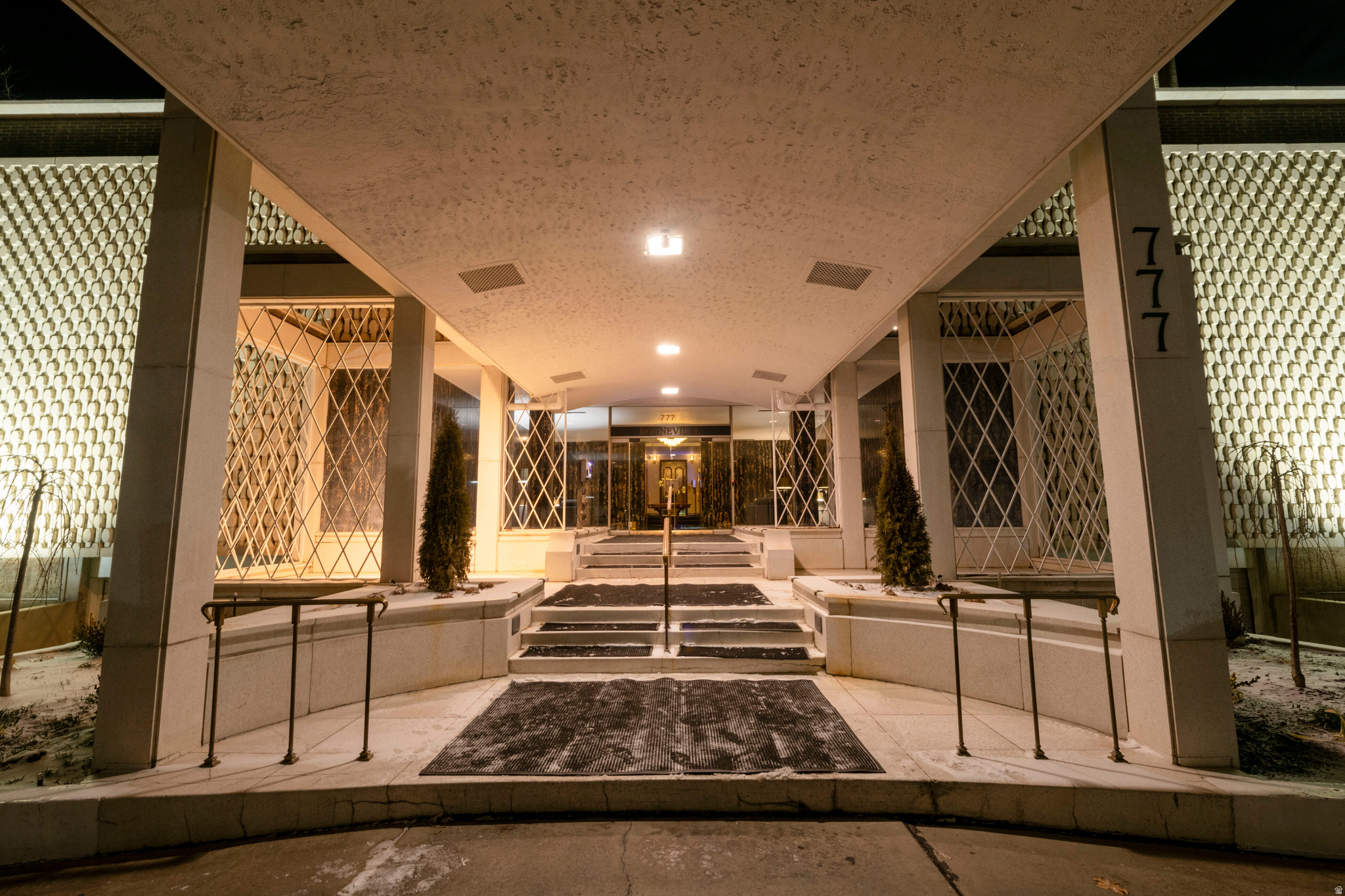 BONNEVILLE TOWER - Residential