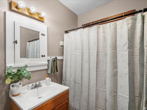 Tiny photo for 5015 S 6700 W, Hooper, UT 84315 (MLS # 2138004)