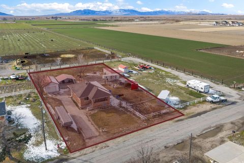 Tiny photo for 5015 S 6700 W, Hooper, UT 84315 (MLS # 2138004)