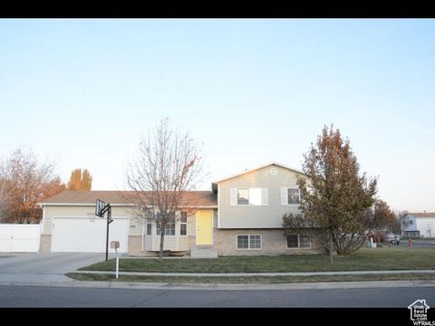 Photo of 380 S 1500 W, Lehi, UT 84043 (MLS # 2108011)