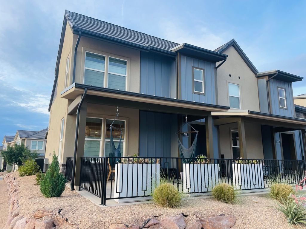 Photo of 714 W CLAYSTONE DR, Saint George, UT 84790 (MLS # 2127237)