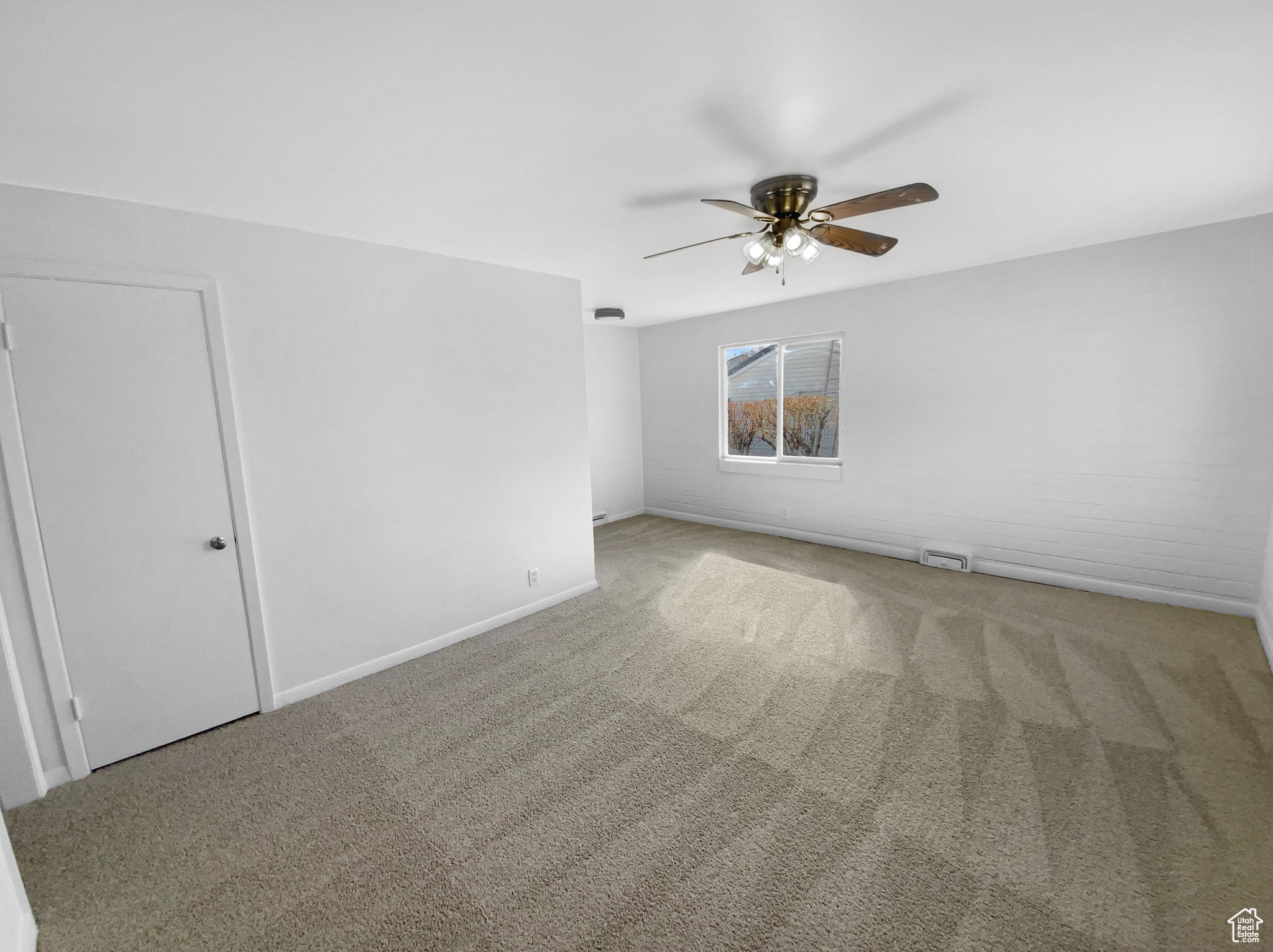 32 Airlane Dr, Clearfield, Utah image 3