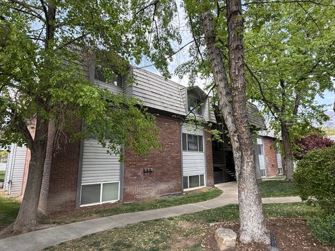 Photo of 1731 N WILLOWBROOK DR W #B5, Provo, UT 84604 (MLS # 2153782)