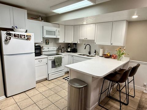 Tiny photo for 1731 N WILLOWBROOK DR W #B5, Provo, UT 84604 (MLS # 2153782)