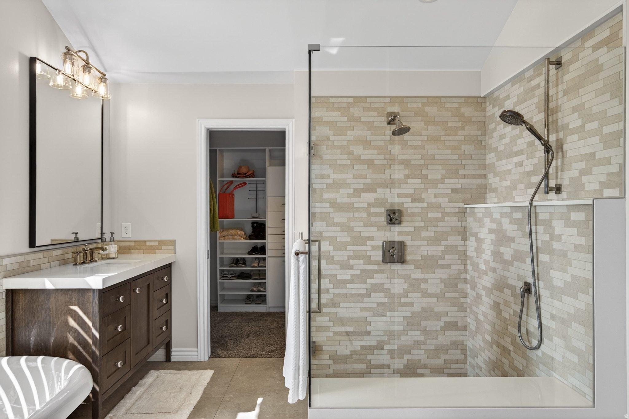 FARM RIDGE ESTATES - Residential