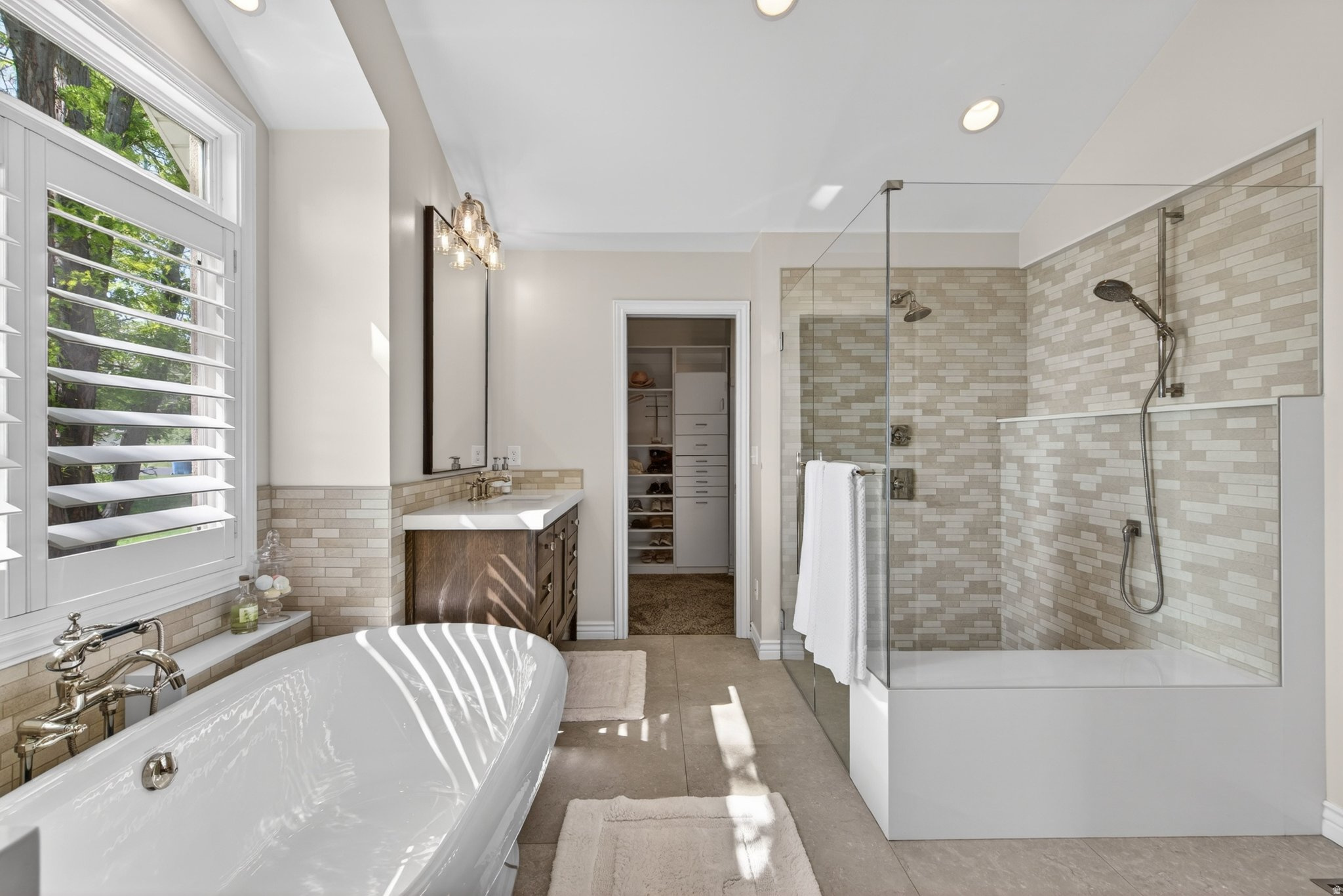 FARM RIDGE ESTATES - Residential