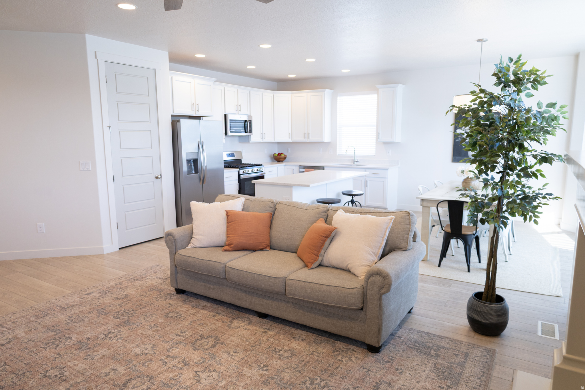 OVERLAND PHASE B - Residential