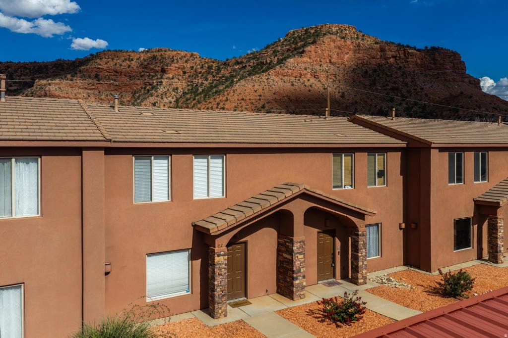 Photo of 300 E 300 N #D4, Kanab, UT 84741 (MLS # 2174459)