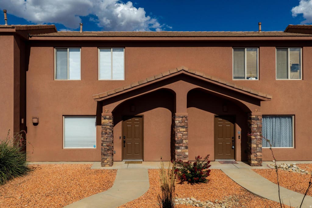 Photo of 300 E 300 N #D4, Kanab, UT 84741 (MLS # 2174459)