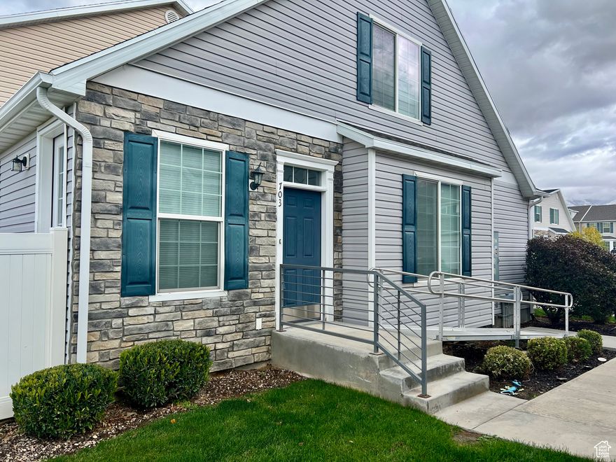 Great end unit townhouse. Nice open floor plan and main floor living. 9 ft ceilings. Beautiful white cabinets in kitchen. Includes all stainless steel appliances. Large bedrooms with 3/4 baths attached. Lots of storage in crawl space and attic area. Wheel chair ramp at front door from previous owner. Can be removed.  Nice unobstructed views of the mountains. Part of the HOA includes paid sewer, trash & water.  Home has just been professionally cleaned. Move in ready!!