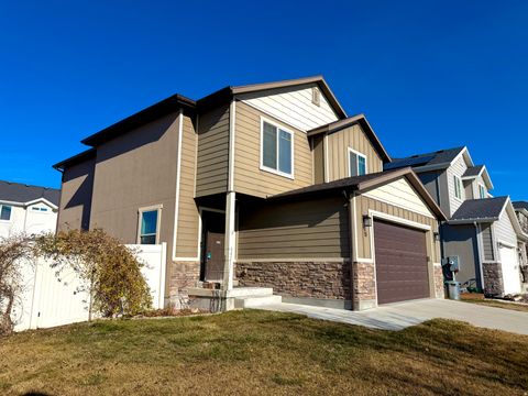 Photo of 35 E WATER LN, Vineyard, UT 84059 (MLS # 2131506)