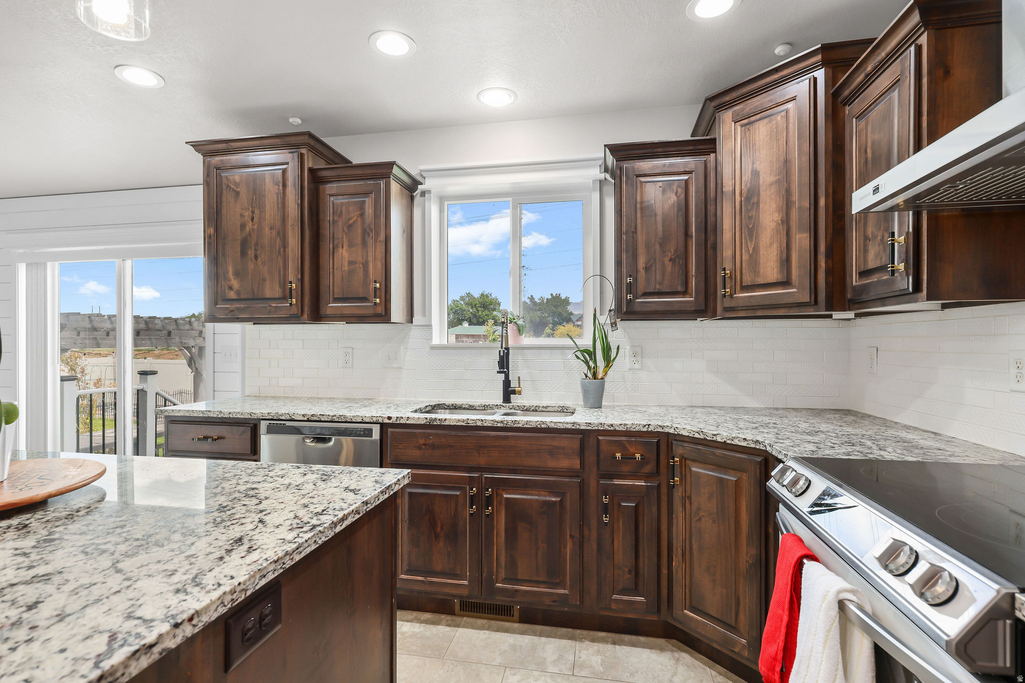 COLES CROSSING - Residential