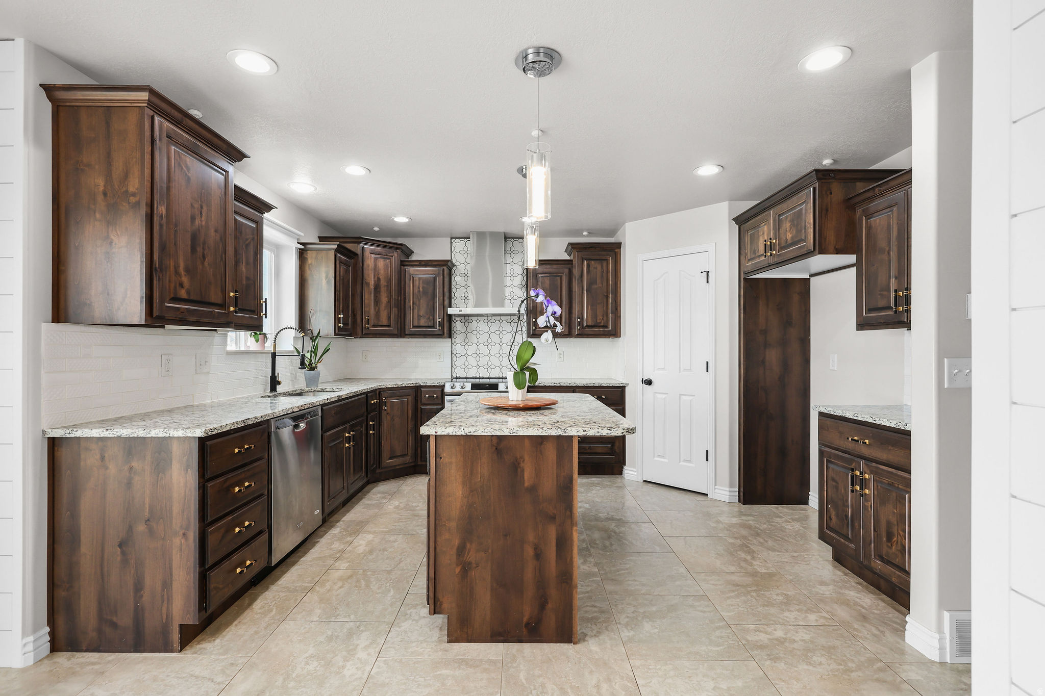 COLES CROSSING - Residential