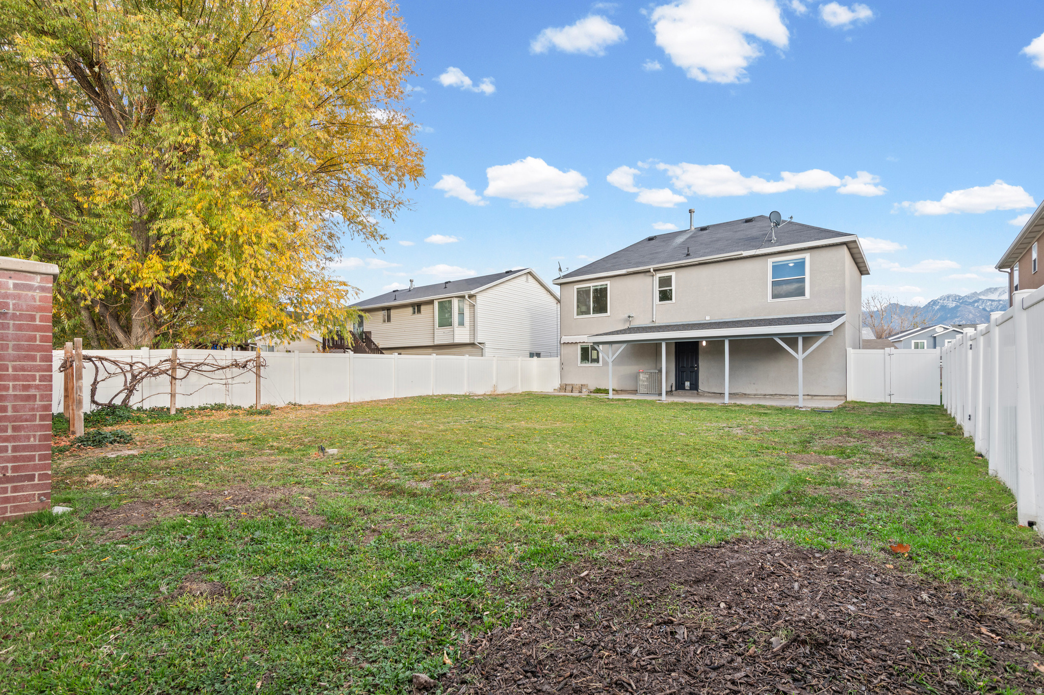 RIVERSIDE ESTATES - Residential