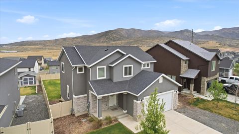 Photo of 1715 S SAWTOOTH BLVD, Santaquin, UT 84655 (MLS # 2151657)