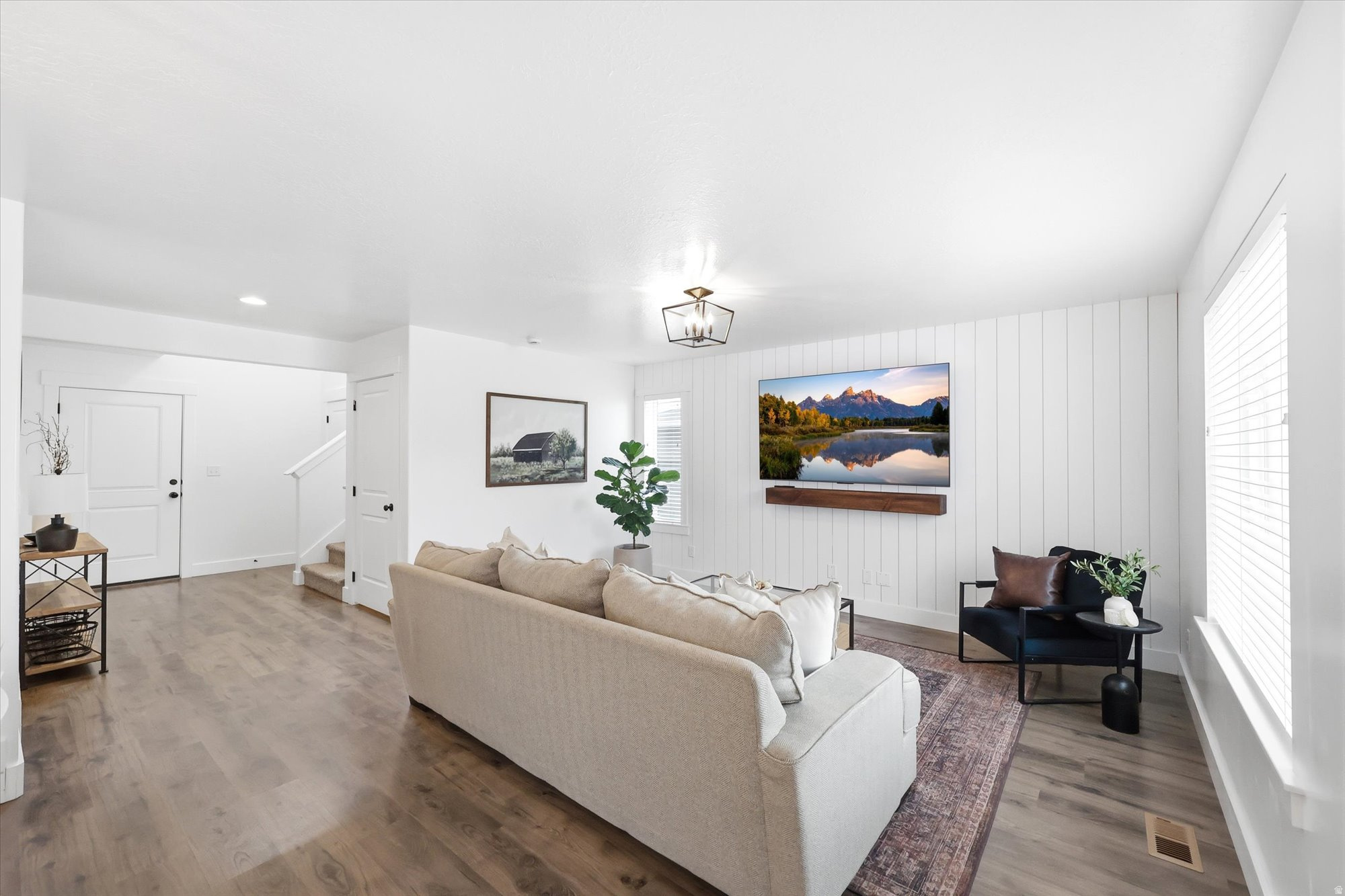 1715 S SAWTOOTH BLVD