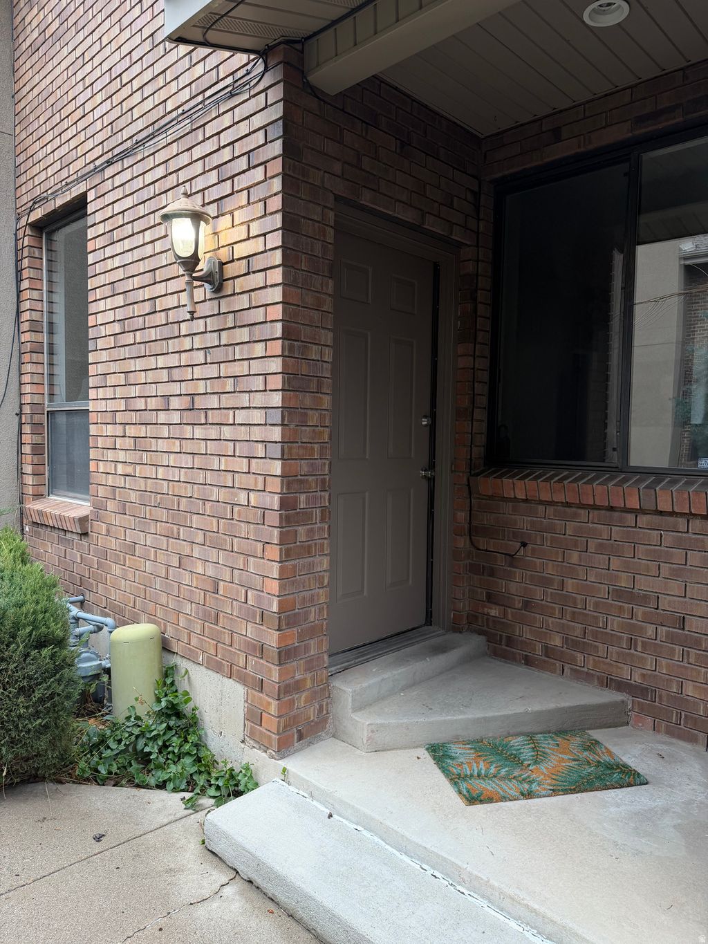 Photo of 8722 S OAKWOOD CIR, Sandy, UT 84094 (MLS # 2141006)