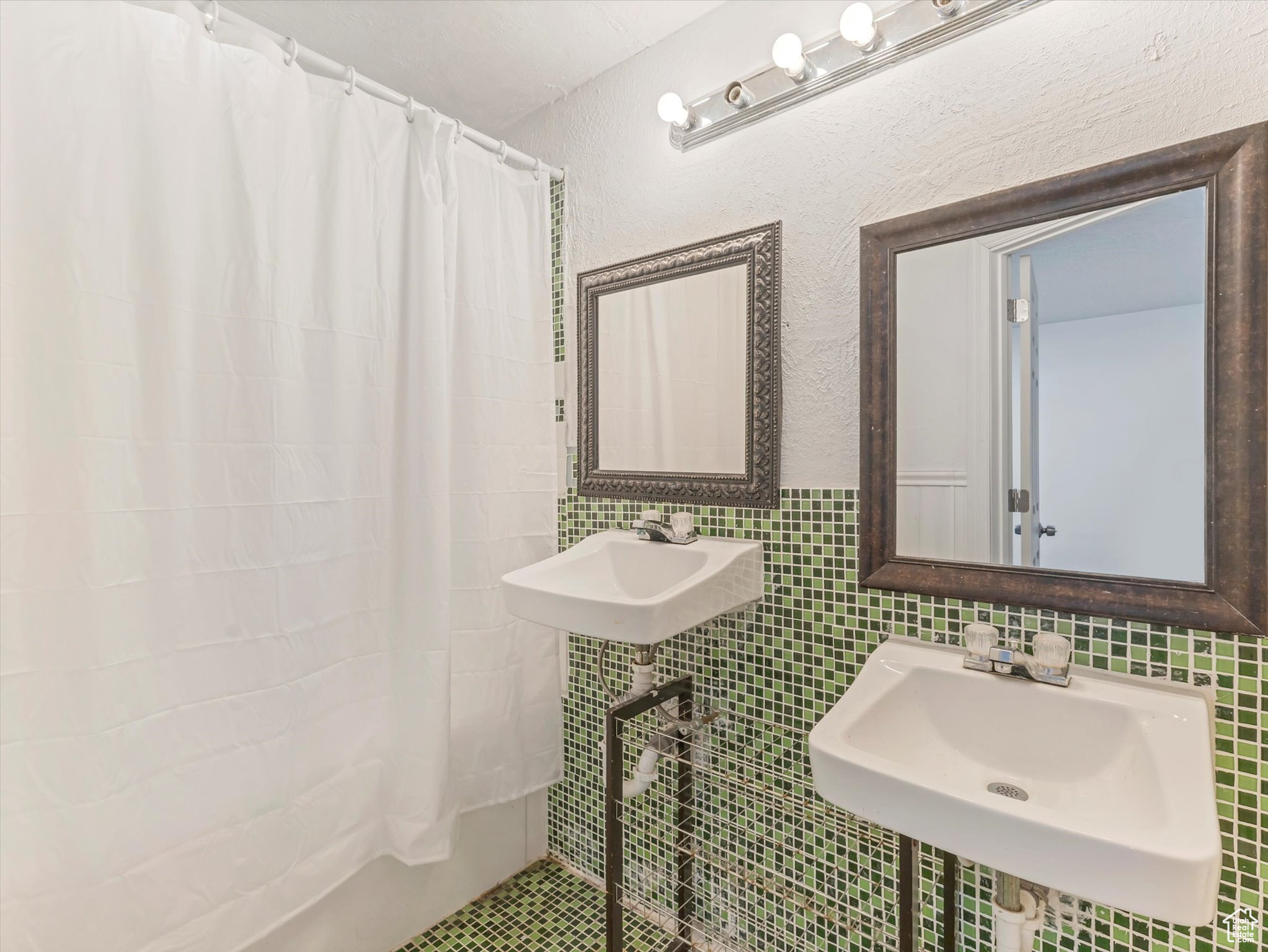 THREE CROSSING - Residential