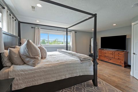Tiny photo for 360 W 200 N, Midway, UT 84049 (MLS # 2158990)