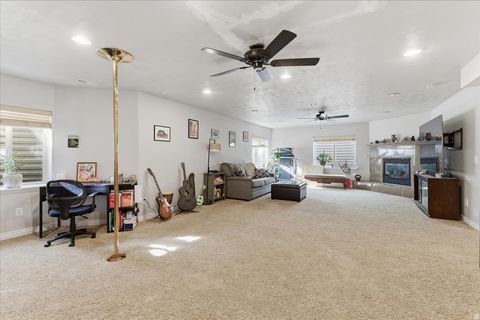 Tiny photo for 71 W STAUFFER LN, Murray, UT 84107 (MLS # 2134886)