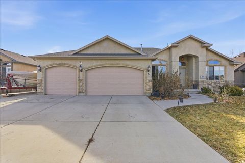 Photo of 71 W STAUFFER LN, Murray, UT 84107 (MLS # 2134886)