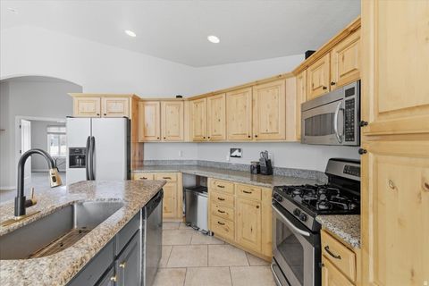 Tiny photo for 71 W STAUFFER LN, Murray, UT 84107 (MLS # 2134886)