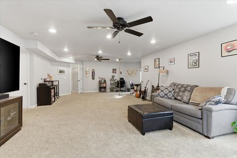 Tiny photo for 71 W STAUFFER LN, Murray, UT 84107 (MLS # 2134886)
