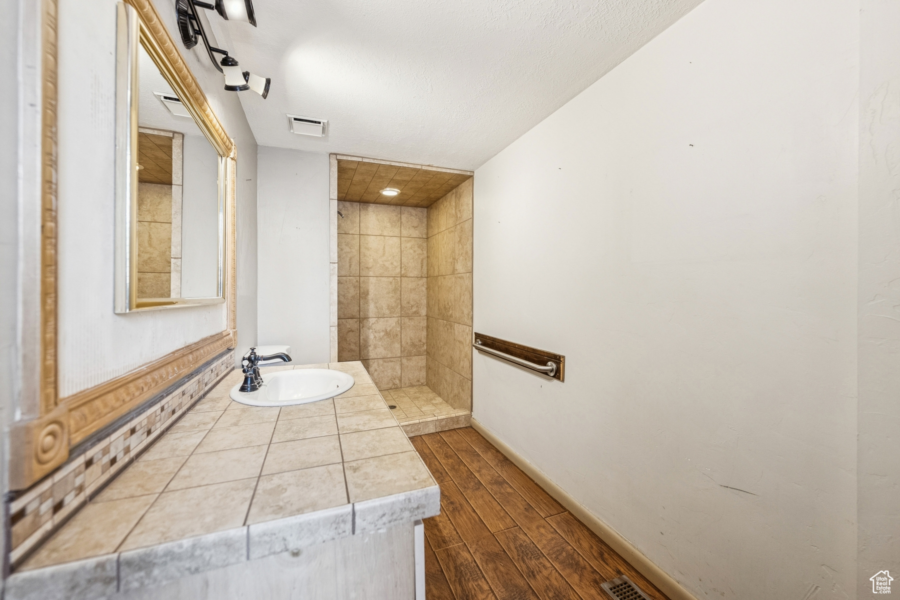 Park City, Utah 84060, United States, 1 Bedroom Bedrooms, ,3 BathroomsBathrooms,Residential,Pending,180253