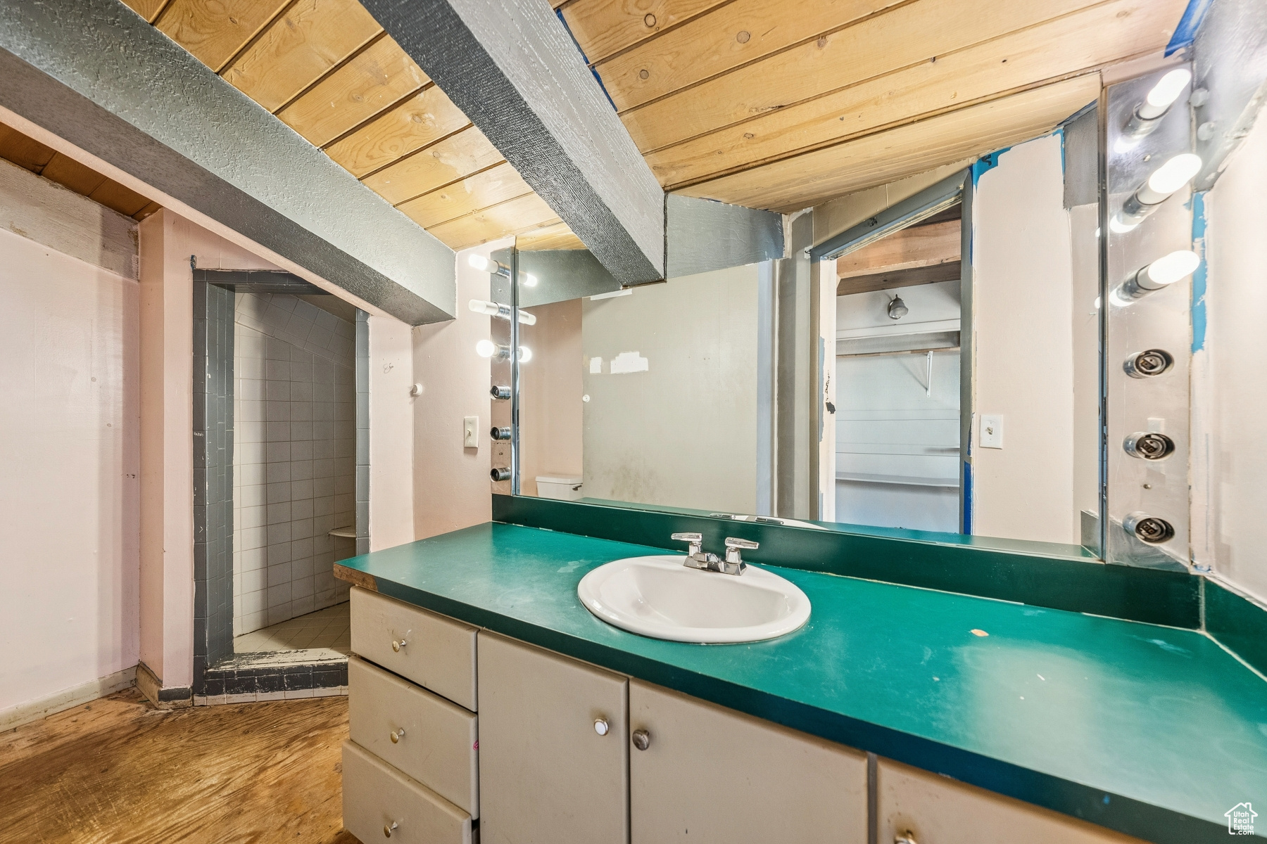 Park City, Utah 84060, United States, 1 Bedroom Bedrooms, ,3 BathroomsBathrooms,Residential,Pending,180253