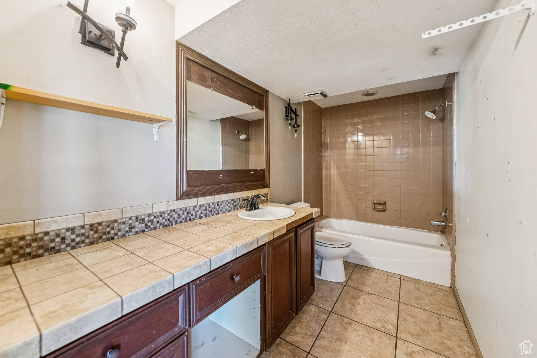 Park City, Utah 84060, United States, 1 Bedroom Bedrooms, ,3 BathroomsBathrooms,Residential,Pending,180253