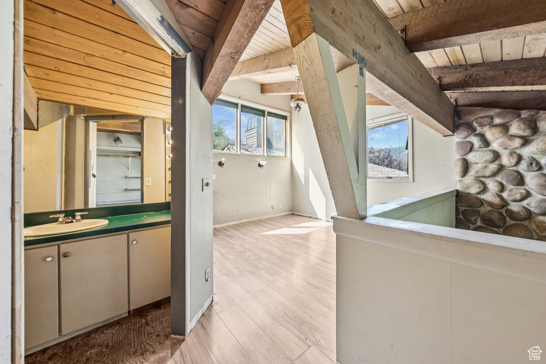 Park City, Utah 84060, United States, 1 Bedroom Bedrooms, ,3 BathroomsBathrooms,Residential,Pending,180253