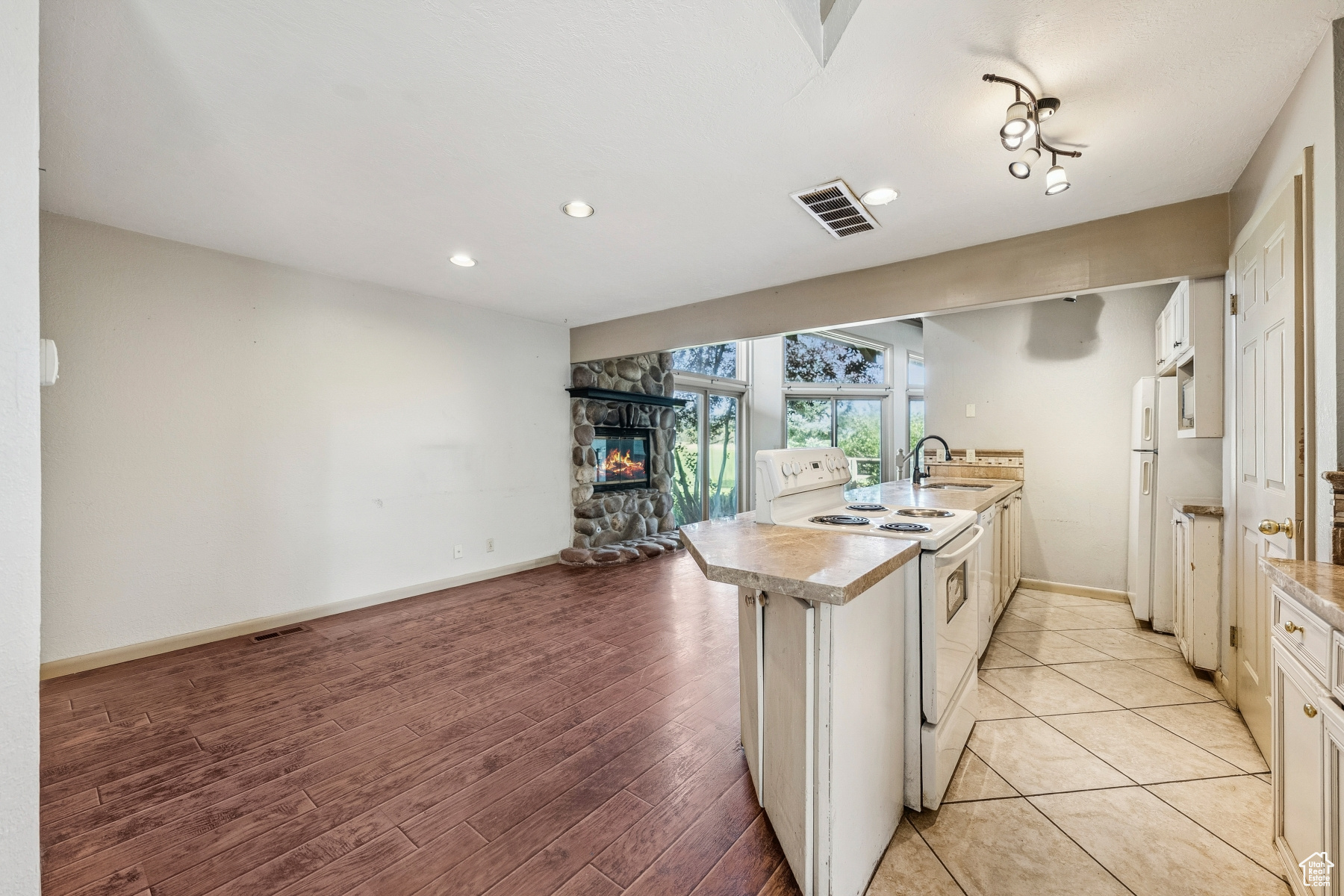 Park City, Utah 84060, United States, 1 Bedroom Bedrooms, ,3 BathroomsBathrooms,Residential,Pending,180253