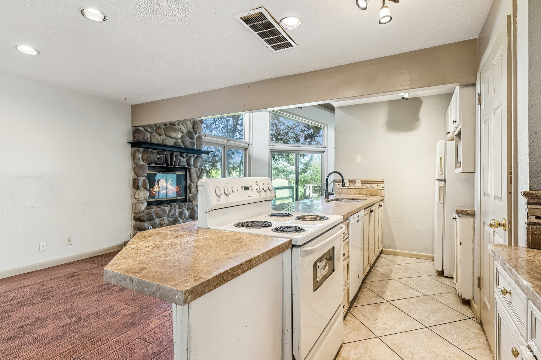 Park City, Utah 84060, United States, 1 Bedroom Bedrooms, ,3 BathroomsBathrooms,Residential,Pending,180253