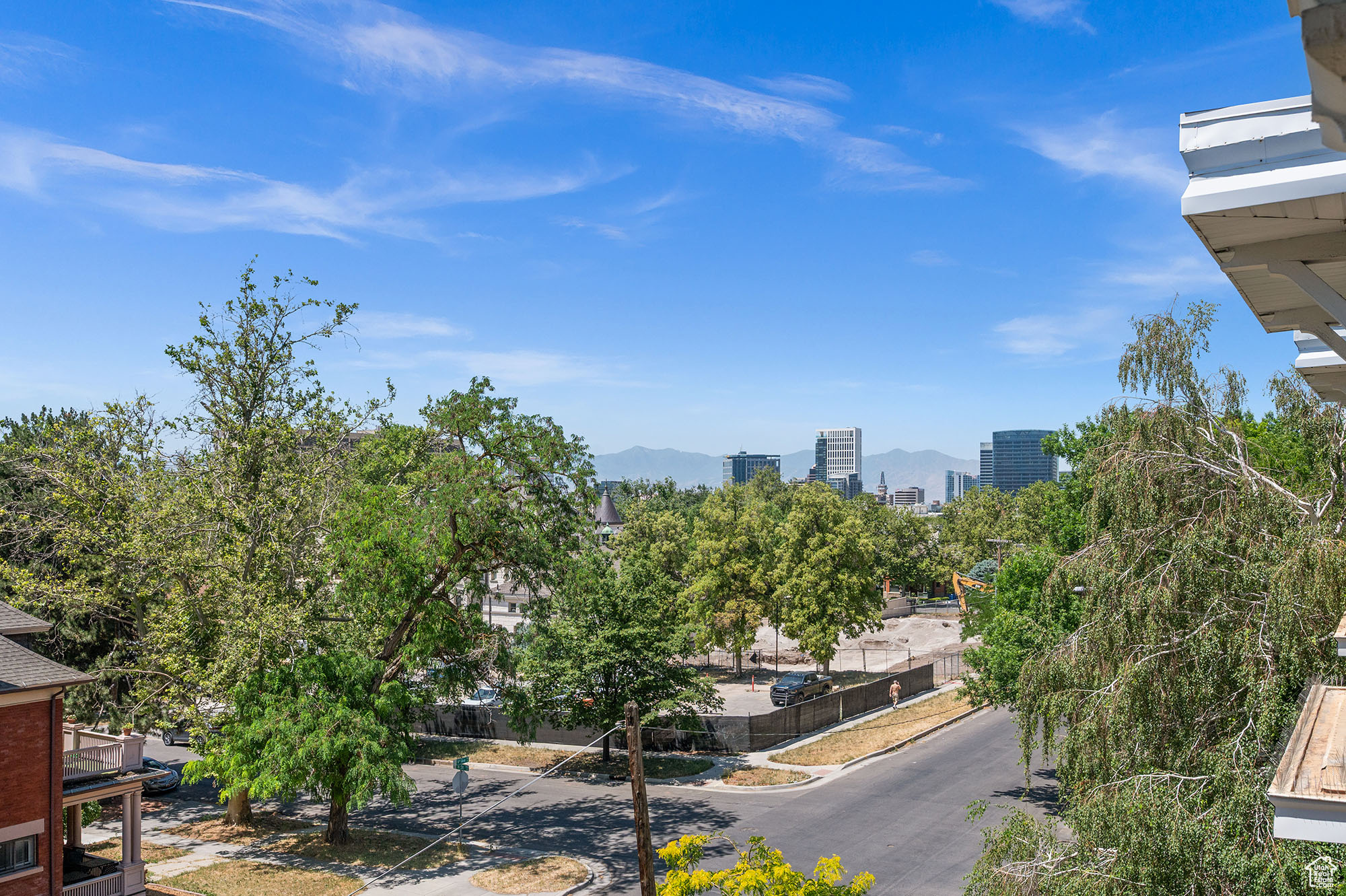 DORIUS CONDO - Residential
