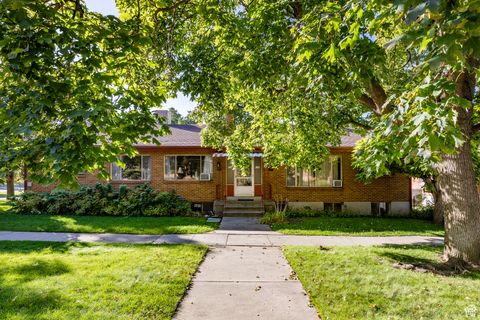 Photo of 636 E 2ND AVE N, Salt Lake City, UT 84103 (MLS # 2117690) Photo of 636 E 2ND AVE N, Salt Lake City, UT 84103 (MLS # 2117690)